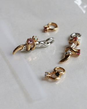 Claw Charm with a Mini Ring - Gold Nails